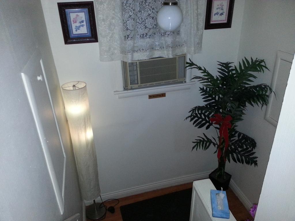 Hamilton West Lodge Bagian luar foto